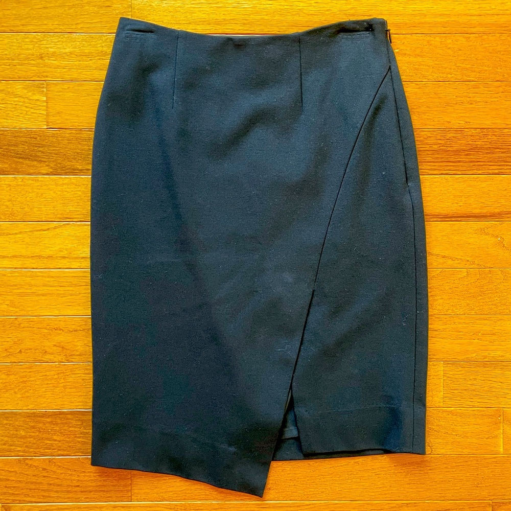 White House Black Market - Pencil Skirt With Slit - Color: Black - Size: 00
